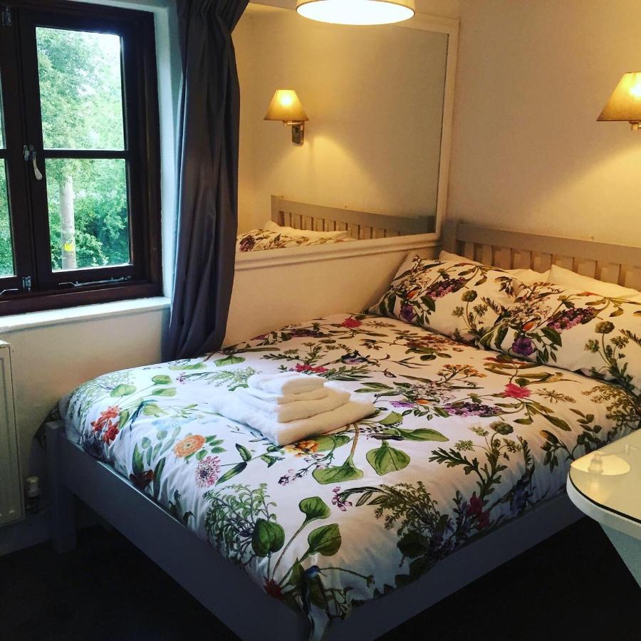 Cricketers Cottage B&B เวสต์มอลลิง ภายนอก รูปภาพ